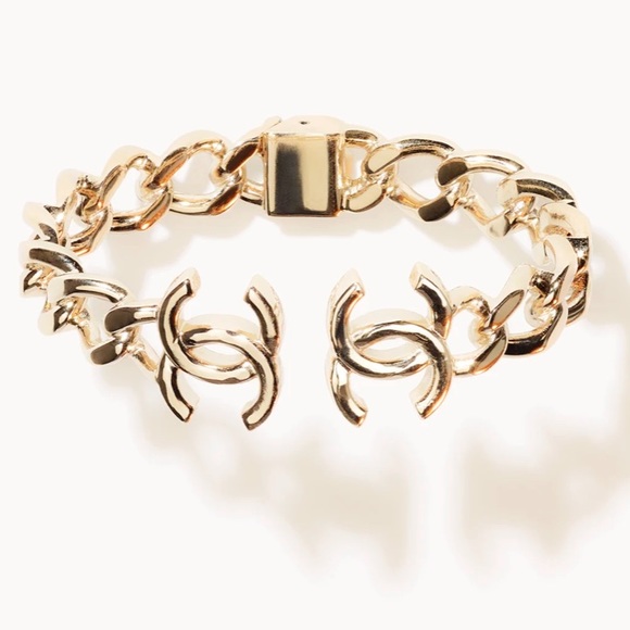 ❌SOLD❌Authentic Chanel Gold Cuff - Picture 9 of 12
